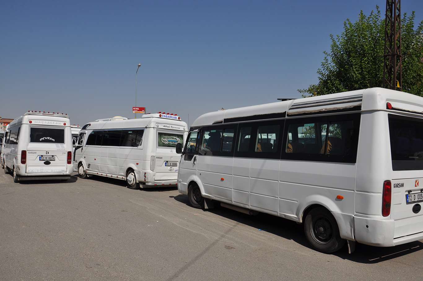 Hırsızların silahla tehdit ettiği minibüs şoförleri kontak kapattı